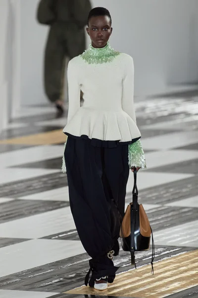 Look 37